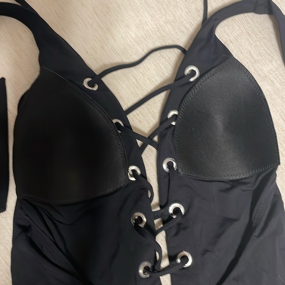 Barely Used in Excellent Condition Seafolly Lace Up Halter Maillot Swimsuit - Picture 5 of 11